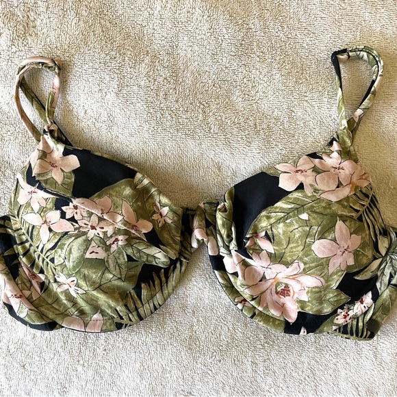 Volcom - Midnight Tropic Underwire Bikini Top 🌴 - Picture 3 of 6